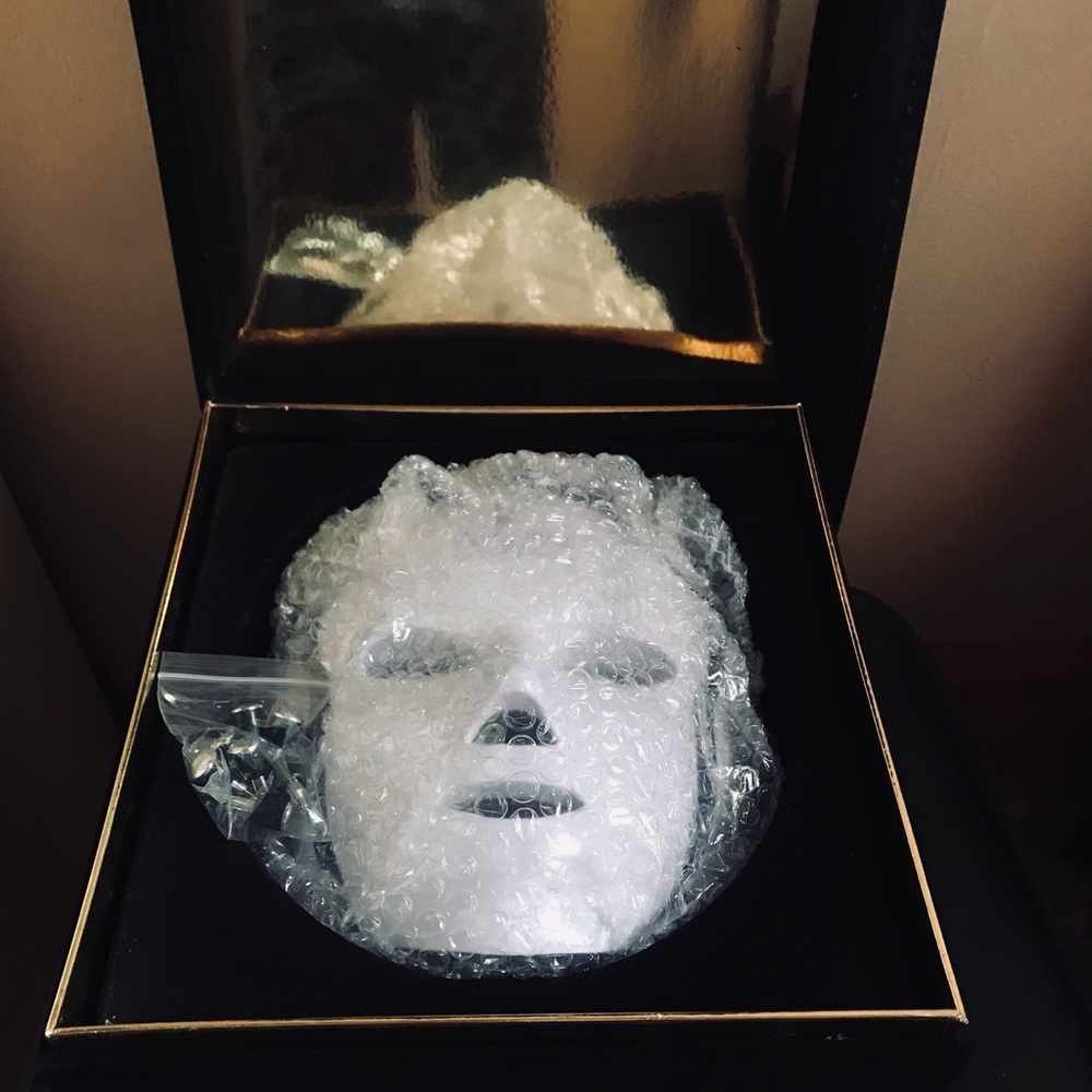 New Predire Paris LED Mask - Picture 4 of 7